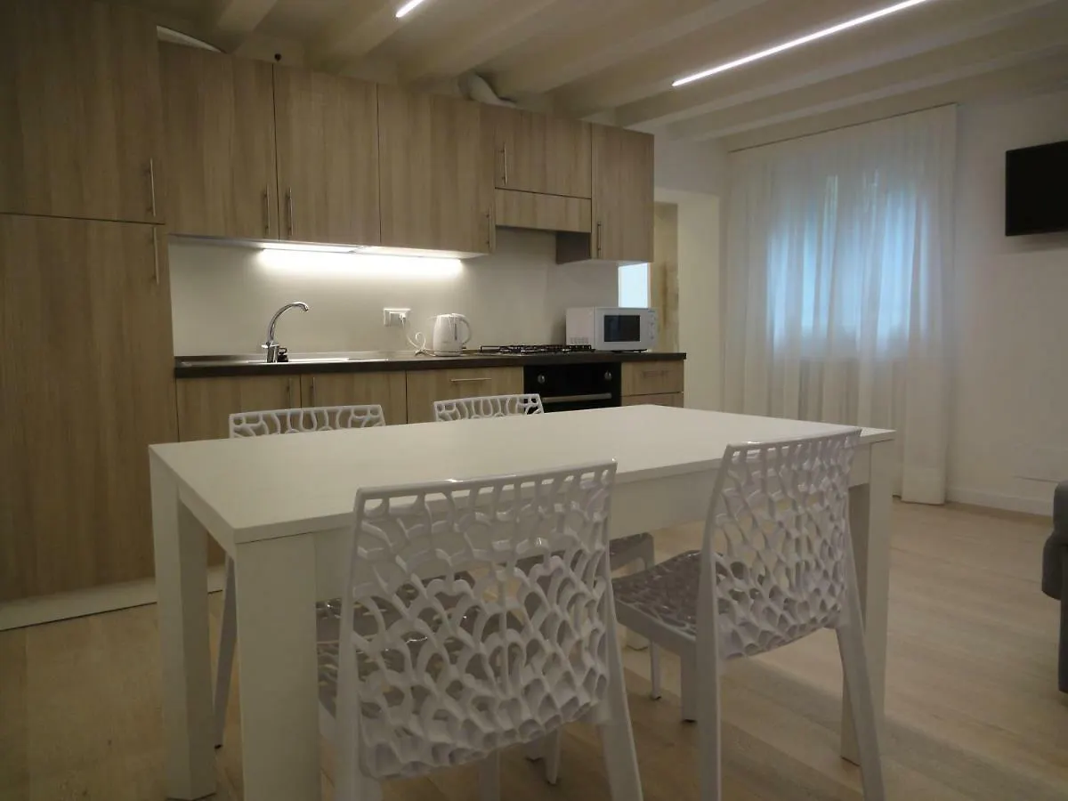 Apartment Appartamento San Toma Venice